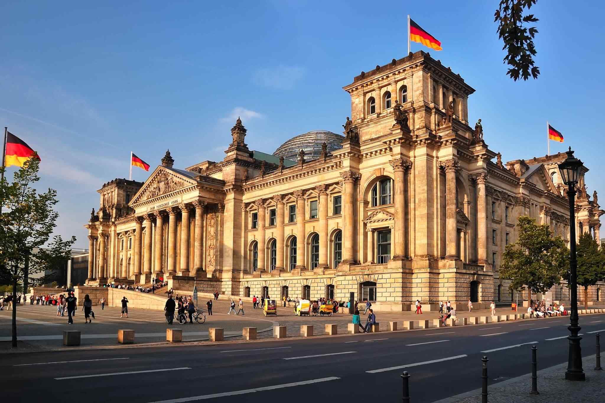 https://asia.seduniatravel.com/wp-content/uploads/2018/09/destination-berlin-01.jpg