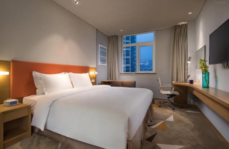 Holiday Inn Express Hotel
